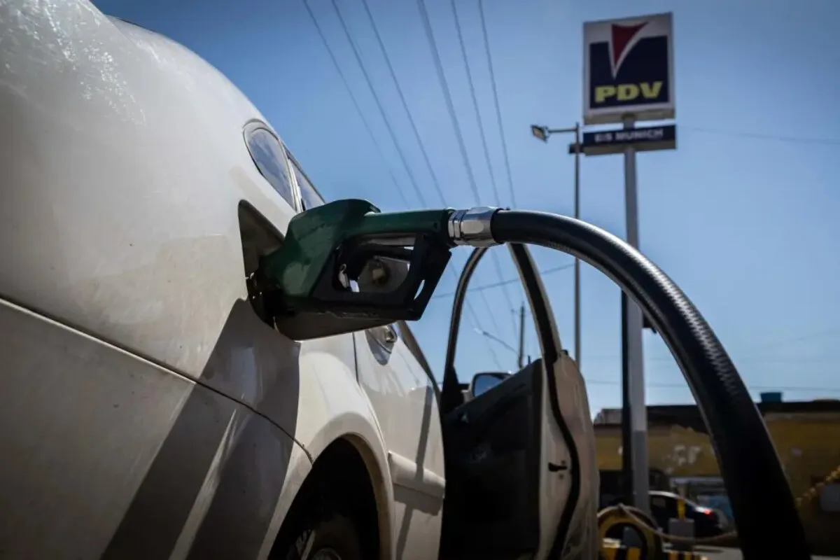Venezuela pone fin al suministro de combustible gratuito para el sector industrial