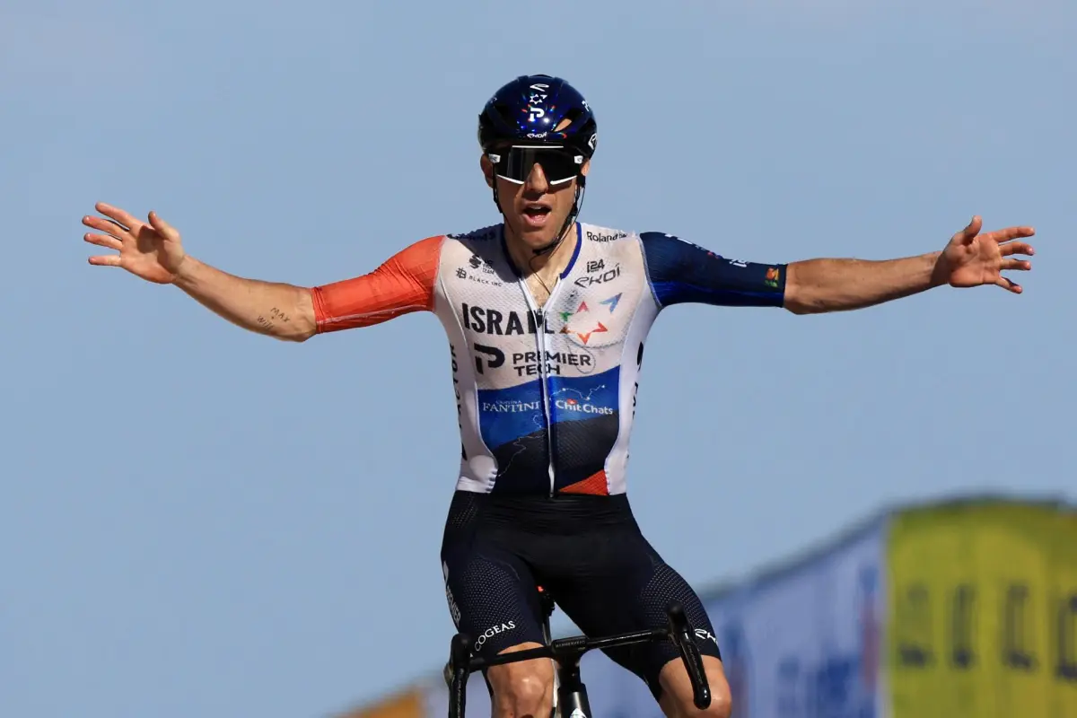 Woods se une a la leyenda del Puy de Dôme y Pogacar se acerca a Vingegaard 1
