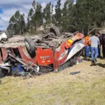 Bus volcó y cayó a un abismo de 100 metros en Áncash dejando 12 fallecidos