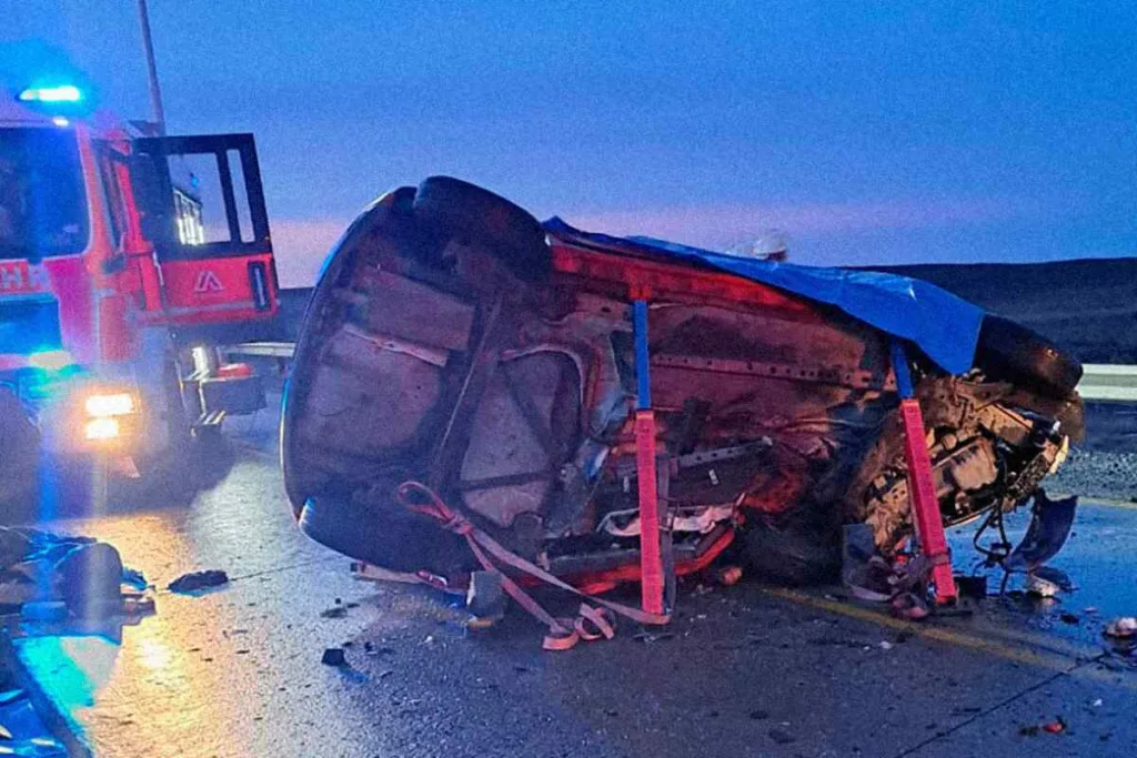 Tragedia en Ruta 9 Norte: cuatro personas pierden la vida por choque frontal entre auto y taxi-punta arenas