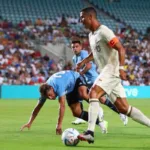 Larsen brilla con un hat-trick y Celta de Vigo aplasta a Al-Nassr en Portugal