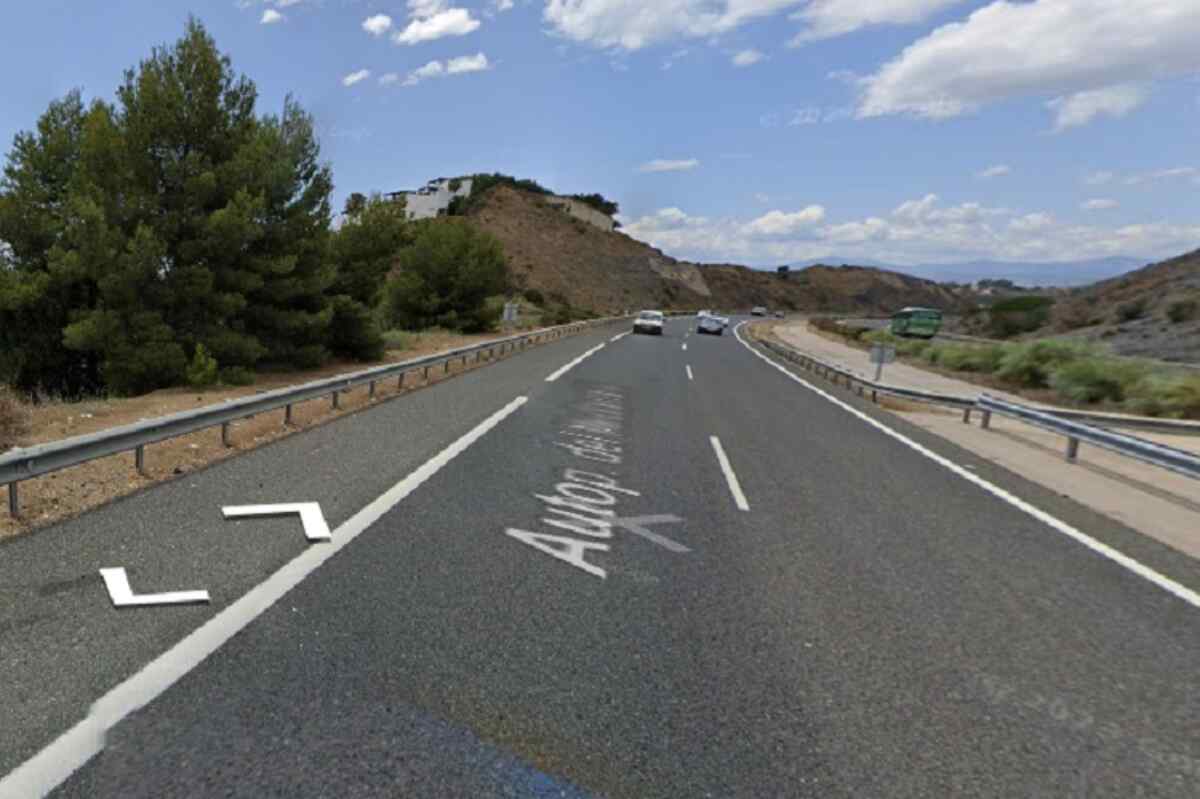 AP-7: Un camión arrolla a dos vehículos averiados en el arcén y causa dos fallecidos y tres heridos críticos en Marbella