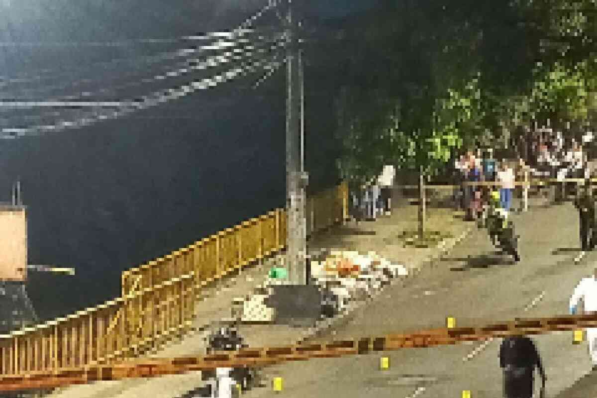 Hombre es asesinado en plena calle de Manrique: las autoridades buscan pistas