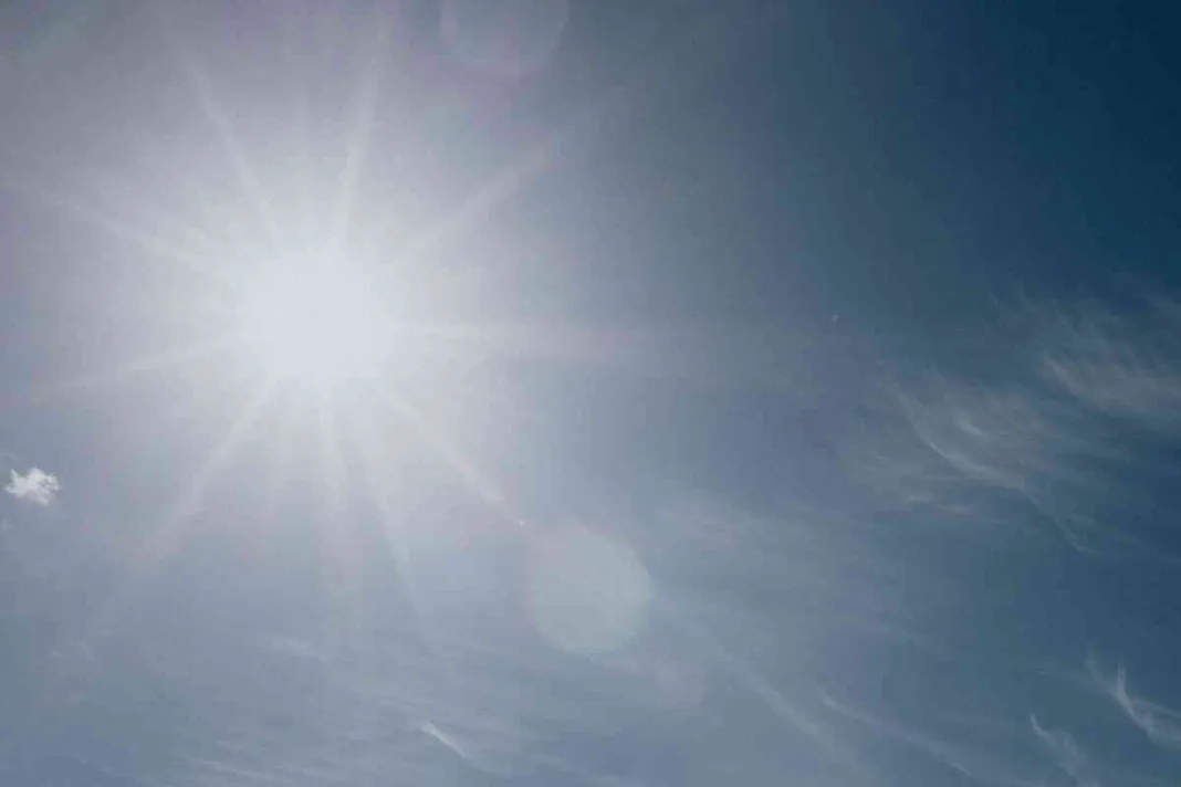 calor- El Inamhi analiza las condiciones climáticas que provocan altas temperaturas en Ecuador---Ola de calor histórica en Irán: dos días sin trabajar para evitar el colapso sanitario