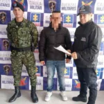 Suboficial de la Fuerza Aérea obligaba a su hijastra a ver películas porno y le mostraba sus genitales