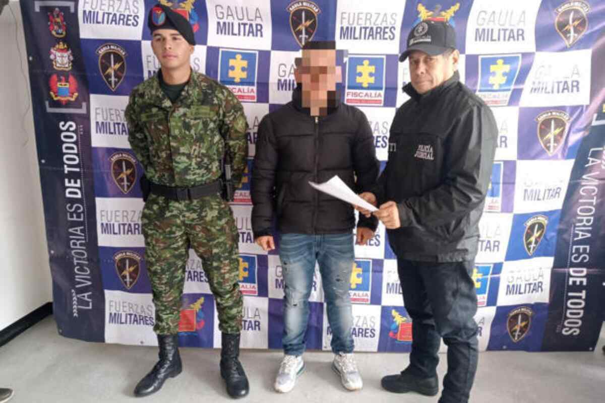 Suboficial de la Fuerza Aérea obligaba a su hijastra a ver películas porno y le mostraba sus genitales