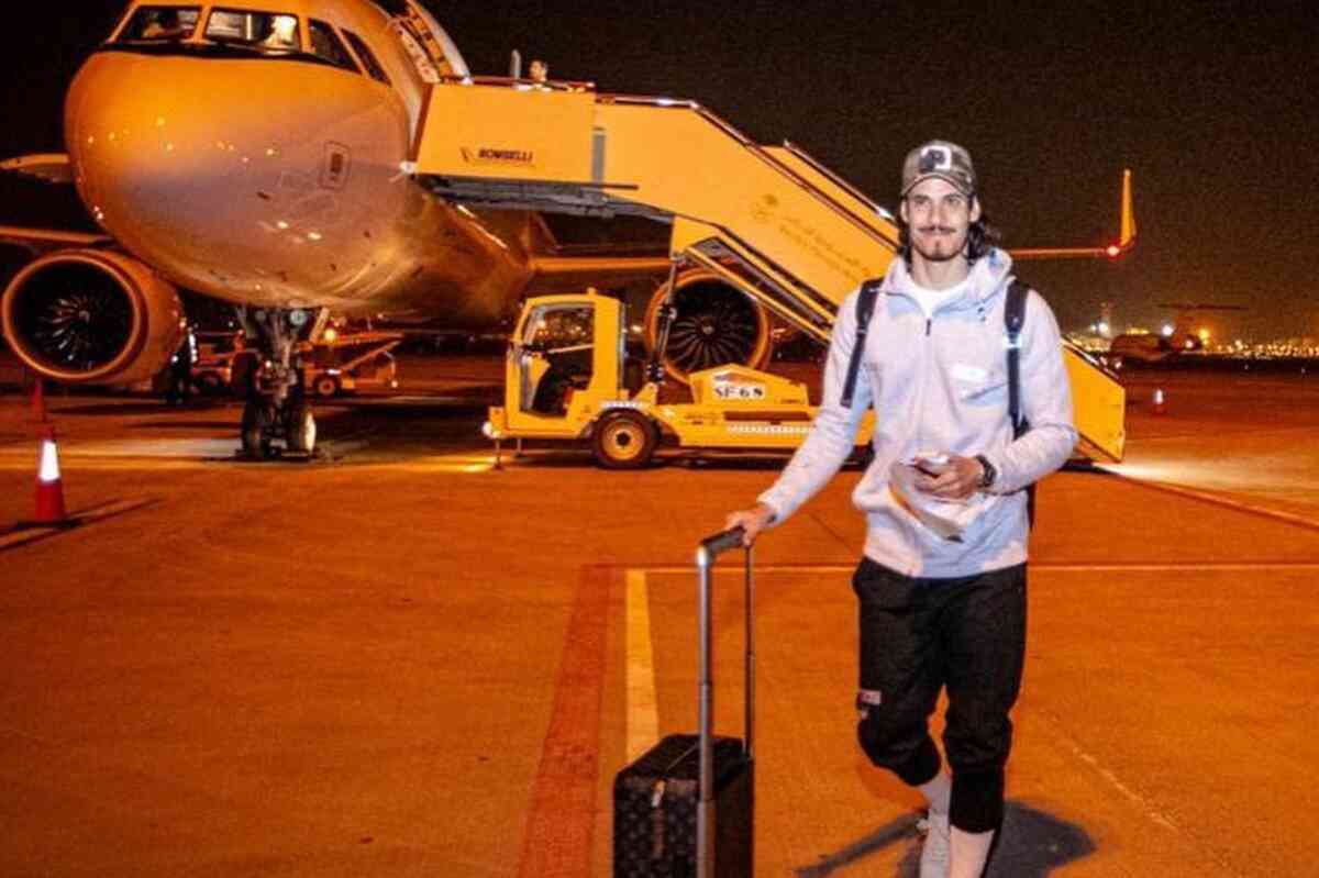Edinson Cavani deja Europa y se pone la camiseta de Boca