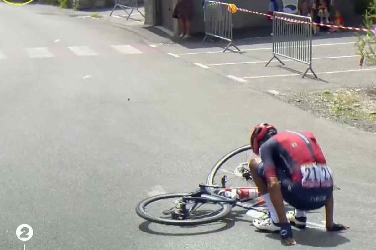 Egan Bernal sufre caída en Tour de Francia 2023: El incidente fue a 52 kilómetros de la meta