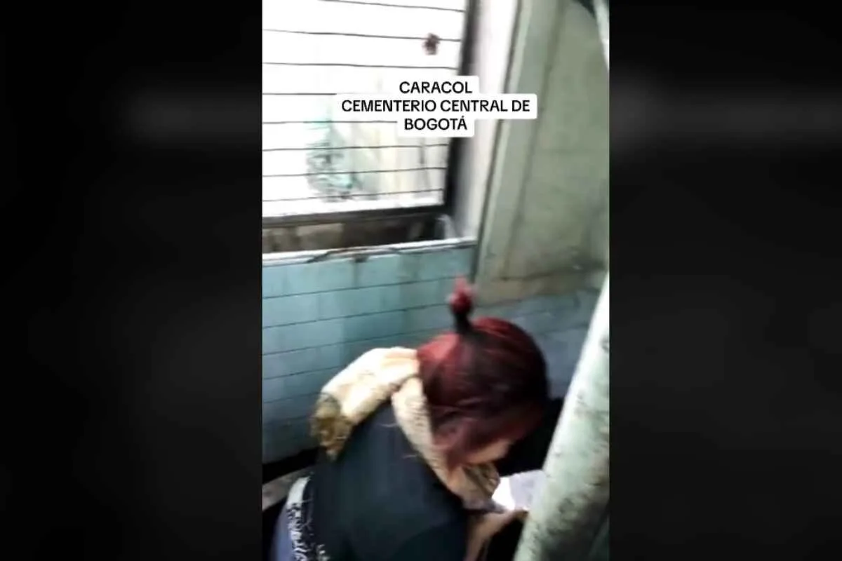 La escalera de caracol del Cementerio Central: ¿por qué está cerrada con candado y qué dice la palabra escrita en su interior?