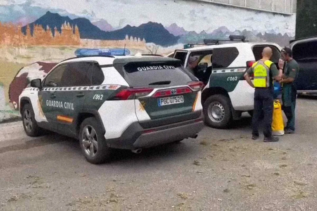 Rescatan el cuerpo sin vida de un espeleólogo francés atrapado por una roca en una cueva de Soba