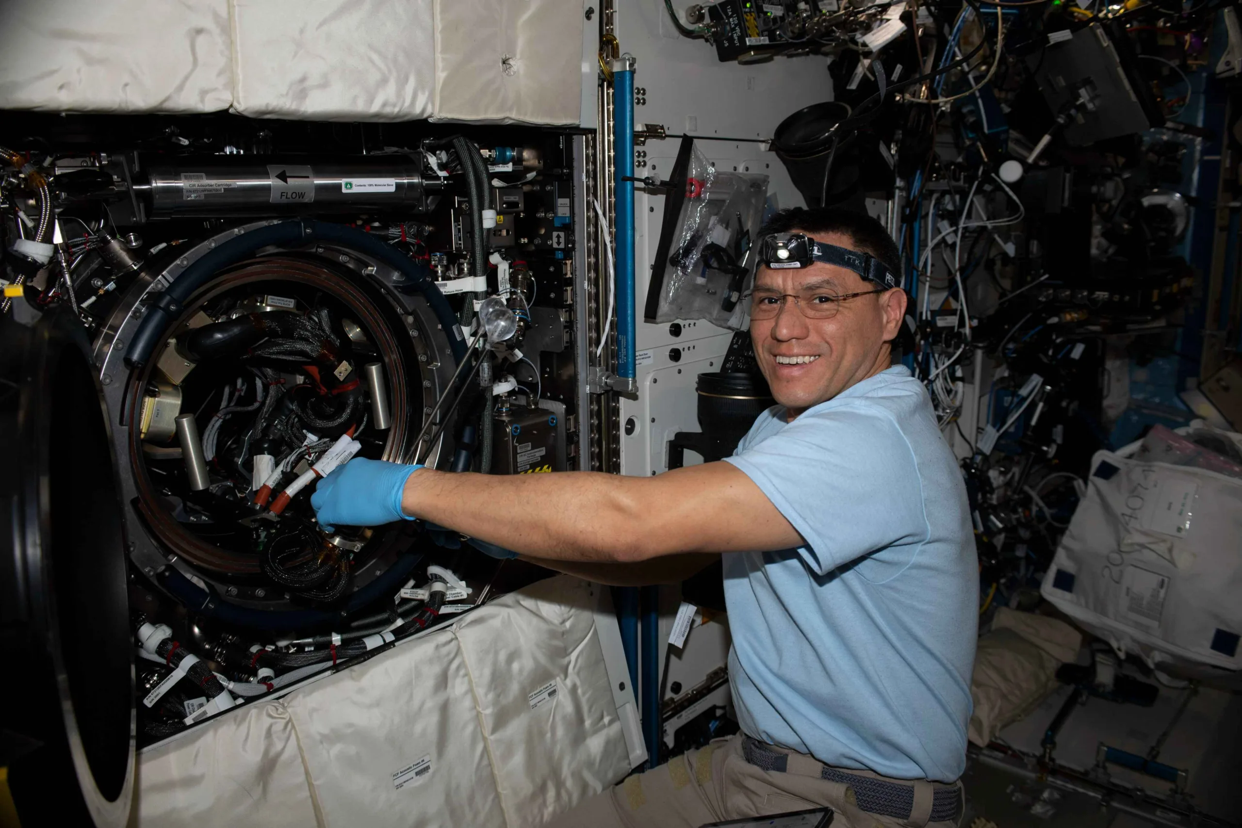 Frank Rubio, el astronauta que ha batido récords, pero sigue atrapado en el espacio