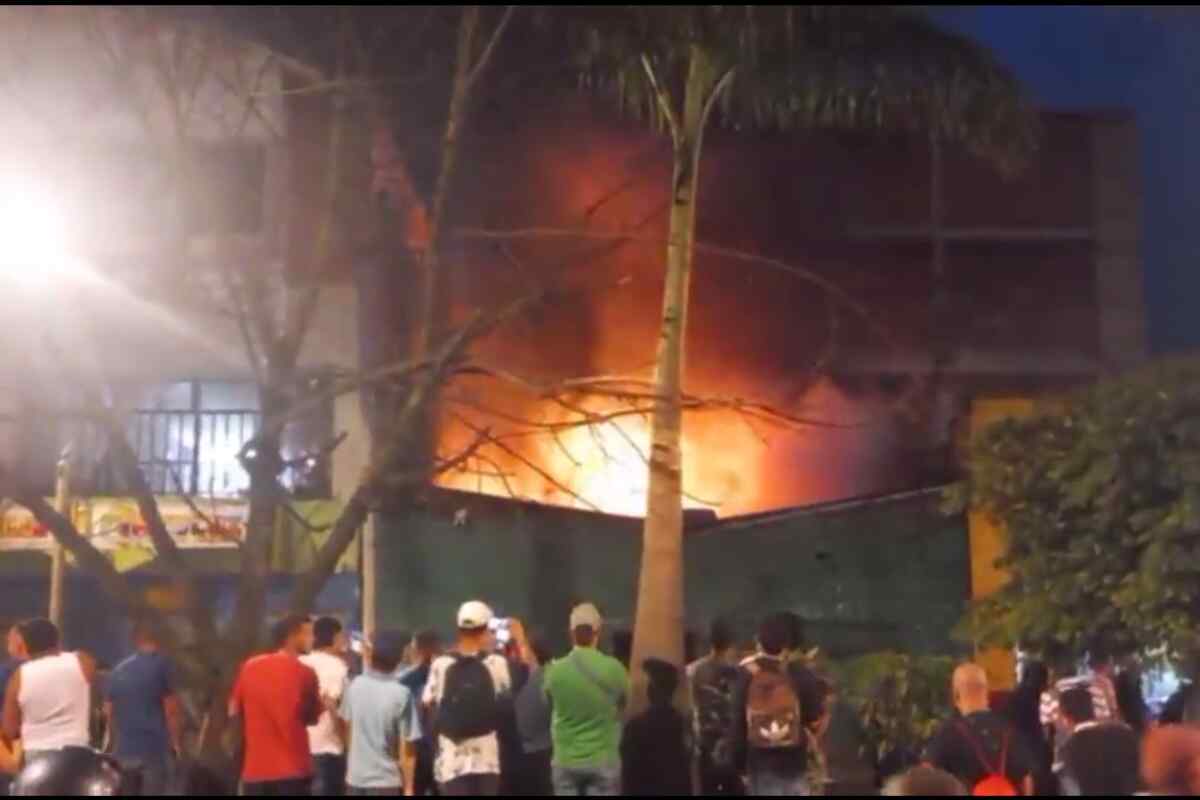 Medellín - incendio en bodega de reciclaje: ¿Qué causó el siniestro?-barrio cristo rey-avenida guayabal