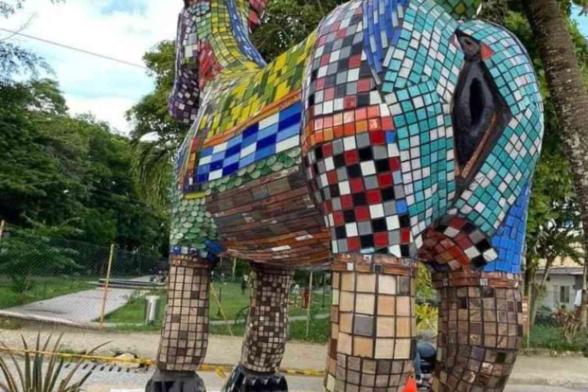 Escultura de burra 'Mi primer amor' desata polémica en Sincelejo por homenajear al 'mama burra'