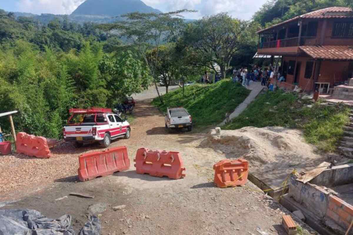 Cuatro motobombas extraen el agua de la mina de Amagá donde están seis mineros desaparecidos