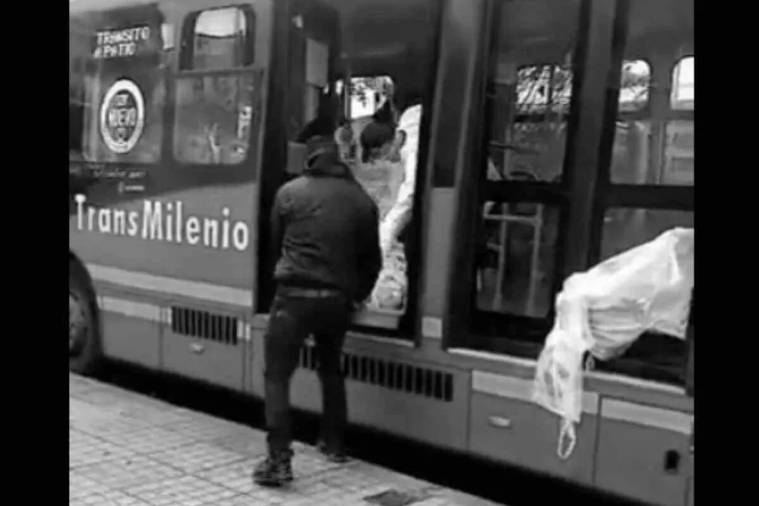 Otra muerte en Transmilenio: mujer pierde la vida en bus H-11