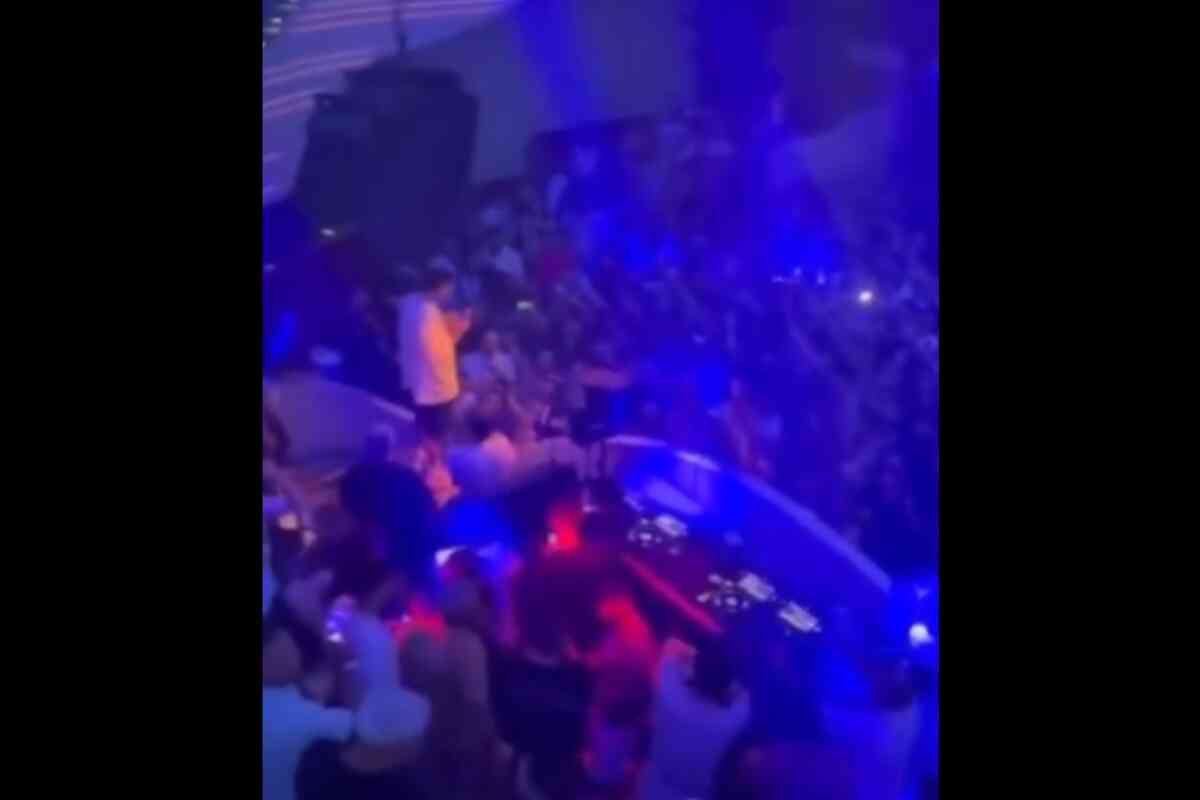 Piqué se enfrenta al público que le grita "Shakira" en la fiesta de la Kings League