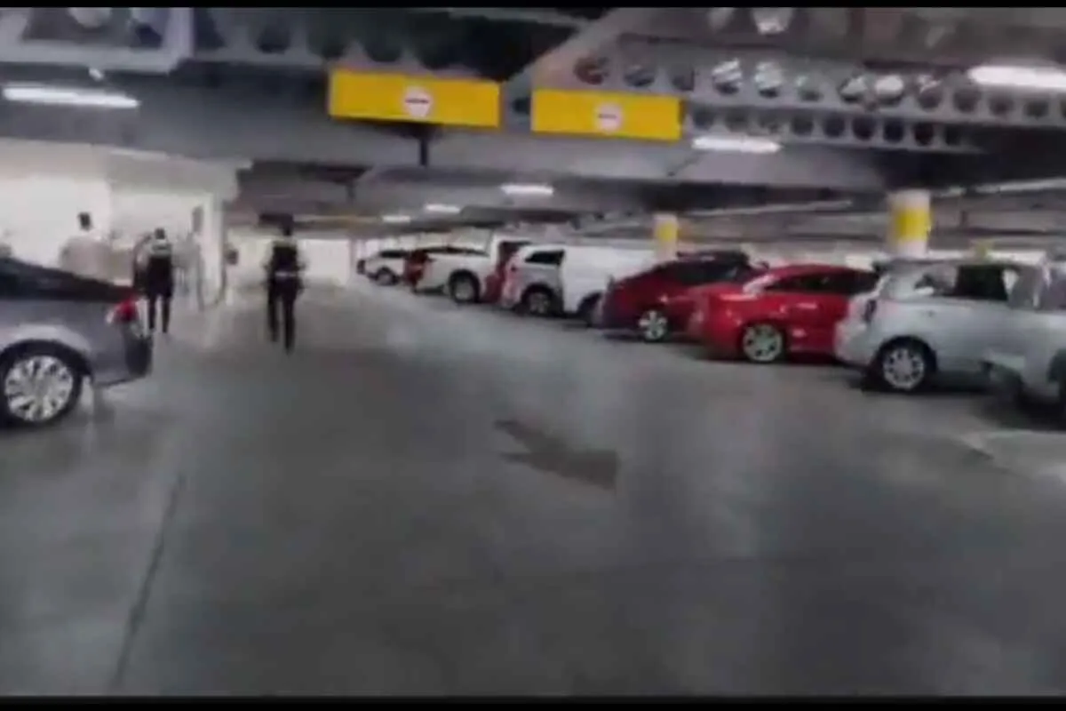 Ejecutan a tiros a abogado y su guardia en estacionamiento de centro comercial de Morelia