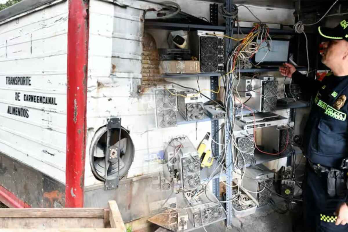 Inusual hallazgo de contenedor con computadores para criptomonedas en en barrio Andalucía, nororiente de Medellín