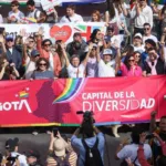 Claudia López anuncia el nacimiento de un bebé en el Parque Nacional durante la marcha LGBTIQ+