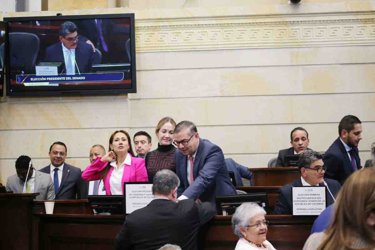 Petro aumenta el salario de los congresistas en un 14 %: así quedó su millonario sueldo