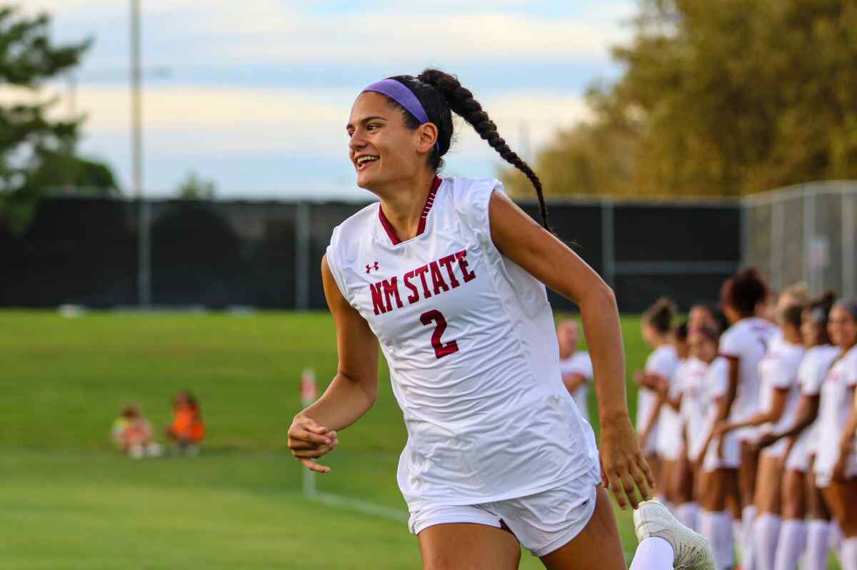 Familiares y amigos lloran la partida de Thalia Chaverria, estrella del equipo de soccer de NMSU