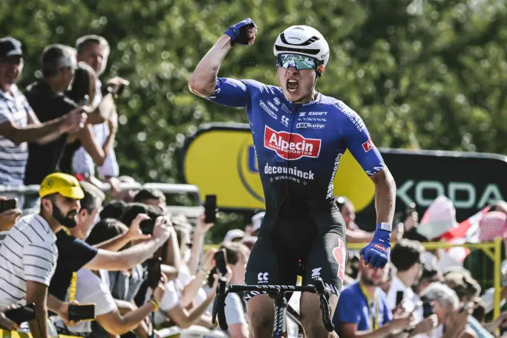 Jasper Philipsen se lleva la victoria en la etapa 3 del Tour de Francia en emocionante sprint