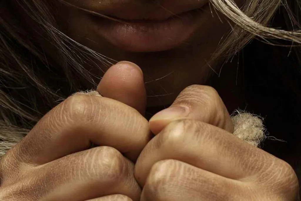 Policías de Medellín involucrados en red de trata que enviaba modelos webcam a Francia