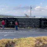 Autobús que viajaba de Texas a Aguascalientes volcó en Zacatecas: hay 8 víctimas mortales