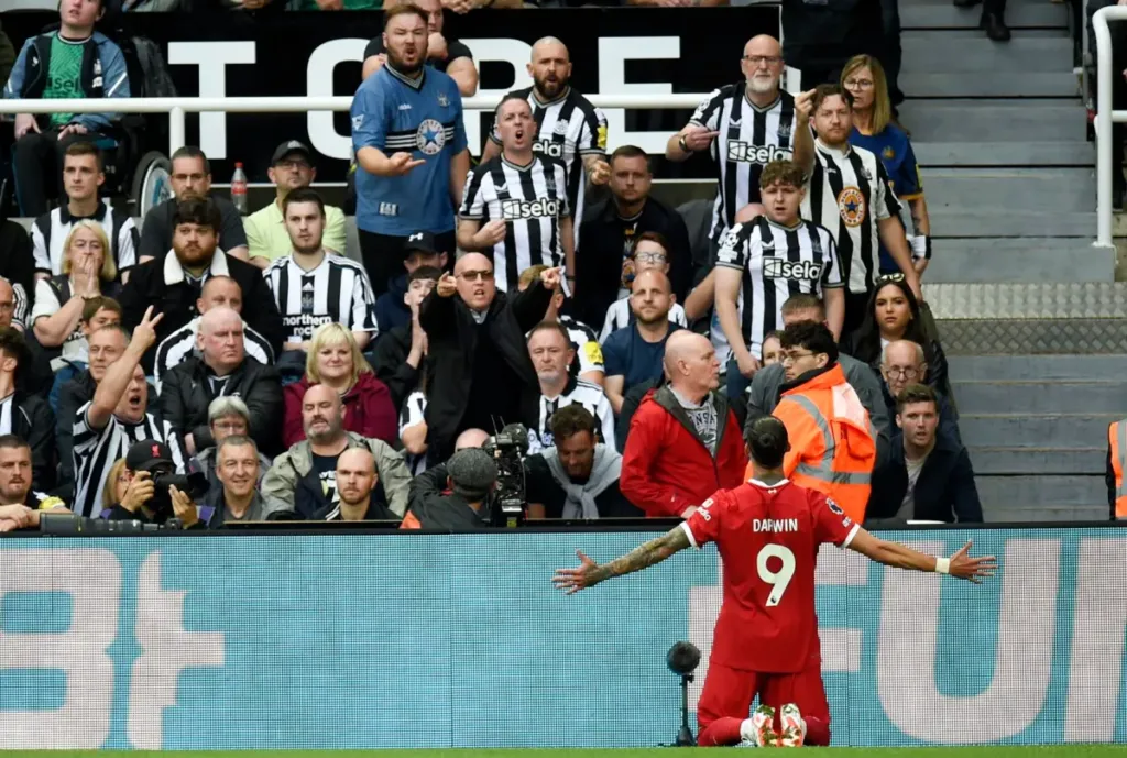 1-2. Darwin Núñez obra el milagro al Liverpool