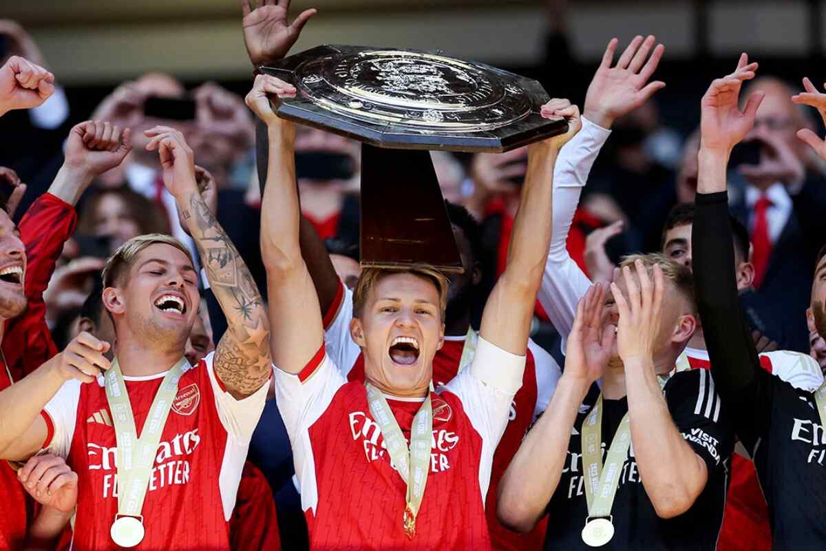 Arsenal sorprende al City y se corona campeón en emocionante tanda de penales en la Community Shield