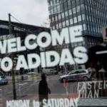 Adidas gana 45 millones de euros hasta junio, un 94,2 % menos, por Kanye West