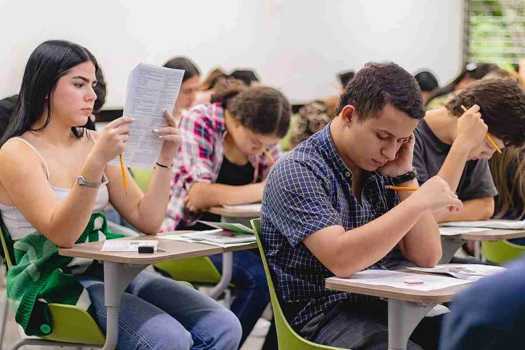 Examen de Admisión UdeA 2024-1: Fechas y Detalles para Los Aspirantes