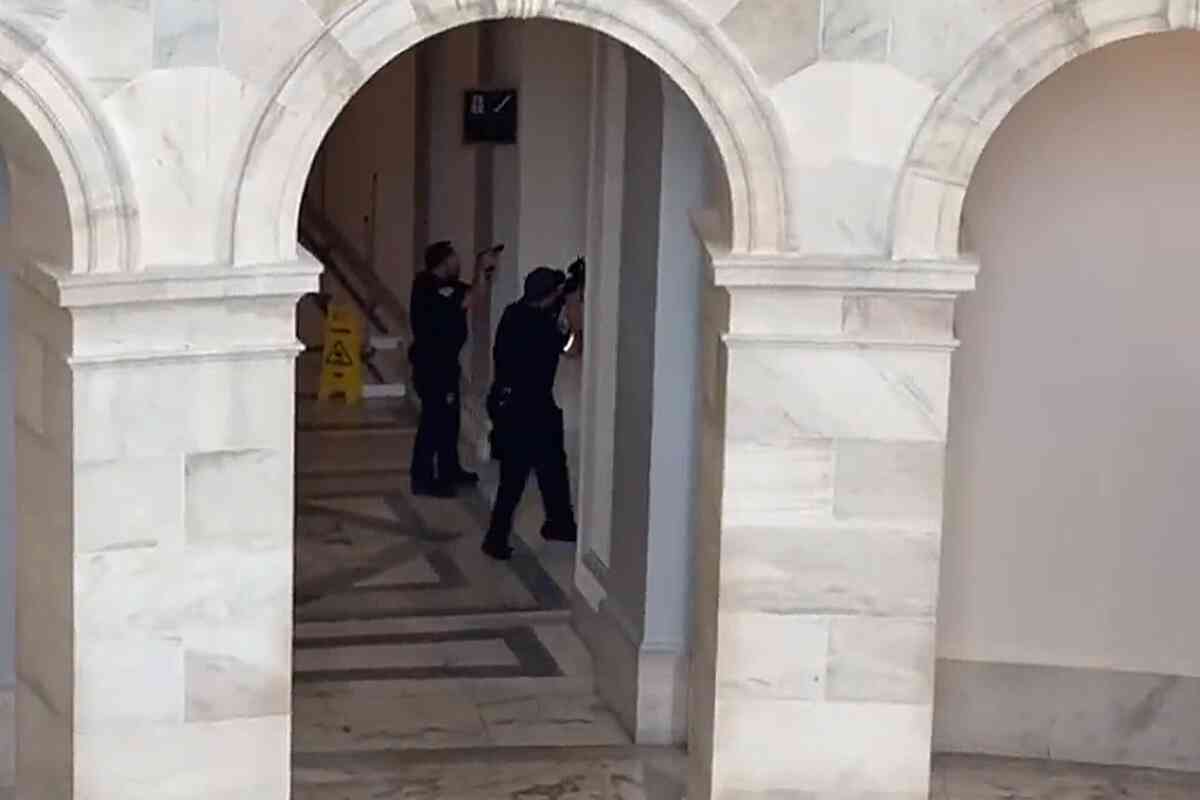 Hombre armado pone en jaque al Senado de EEUU: evacuan edificio y piden refugio