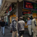 Decremento en costo del dólar afecta a mexicanos que reciben remesas en la frontera norte