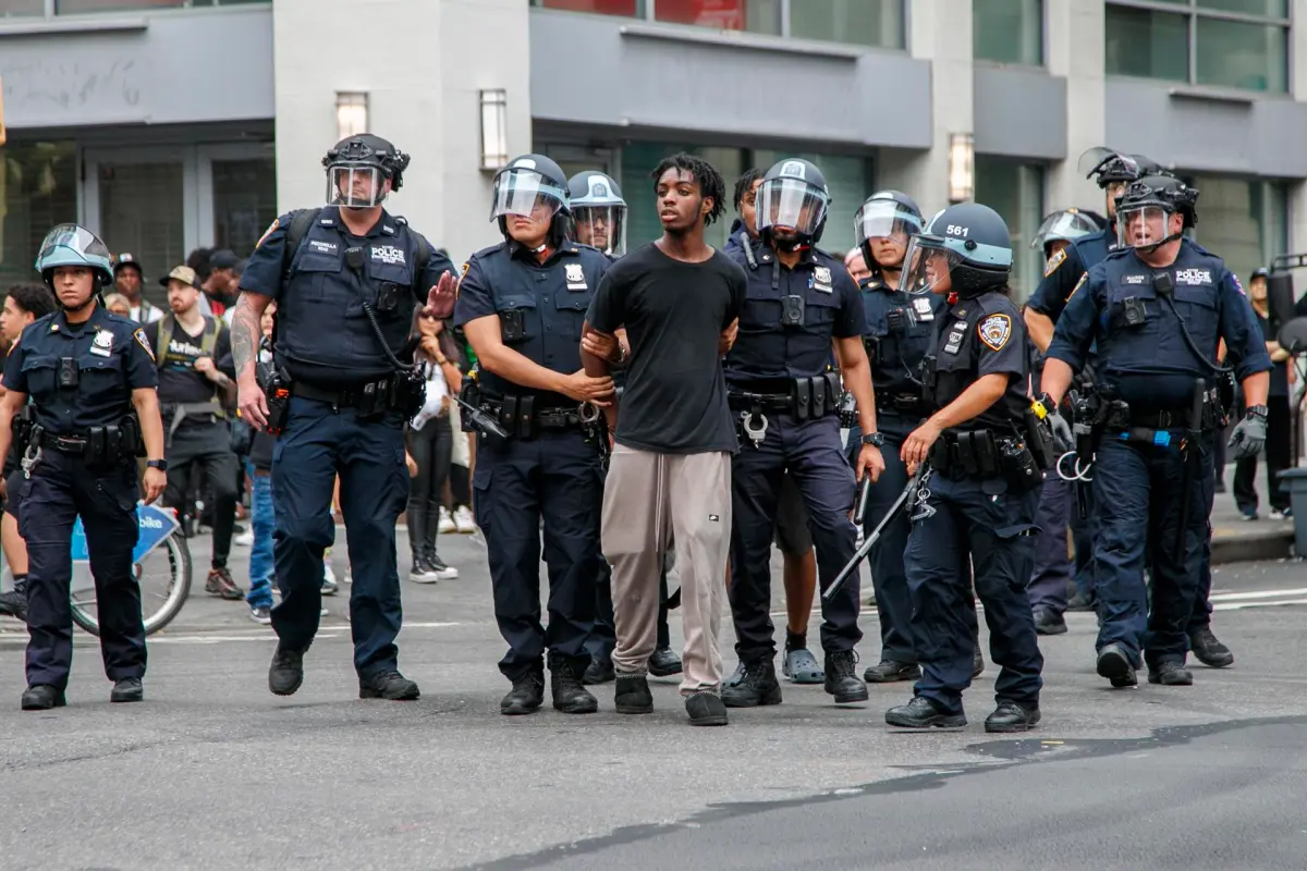 Detenido un streamer que causó caos en Nueva York al prometer consolas gratis