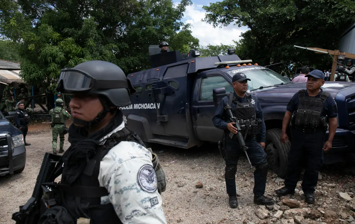 Dos sicarios muertos y 5 policías heridos en enfrentamientos a tiros en el oeste de México