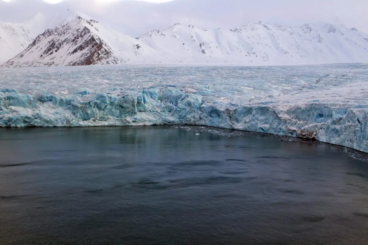 El archipiélago ártico de Svalbard supera por primera vez los 10 grados de media en julio