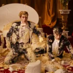 El filme Red, White and Royal Blue muestra la cara boba y romántica del amor queer