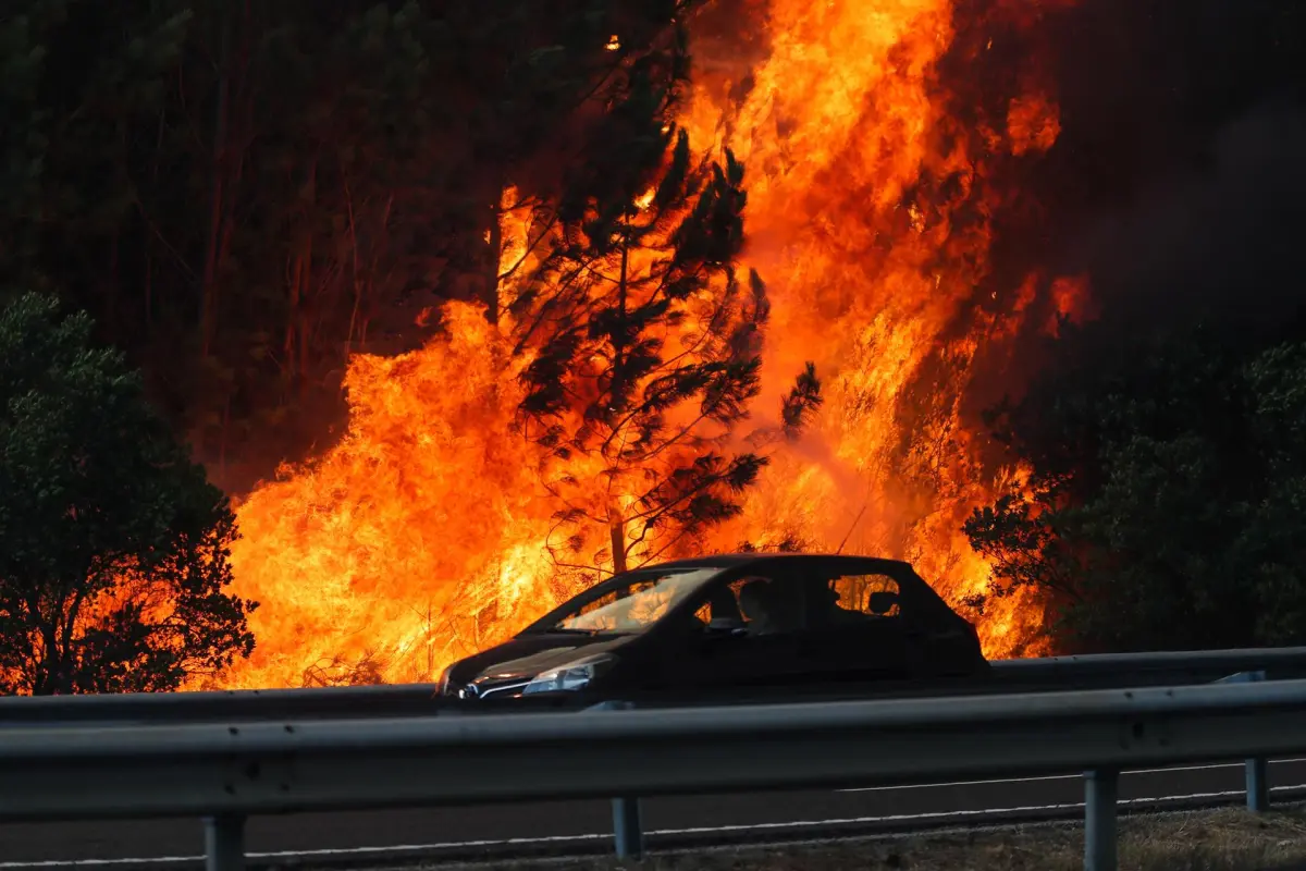 El incendio avanza en Portugal, que acumula en agosto más del 50% del área ardida este año