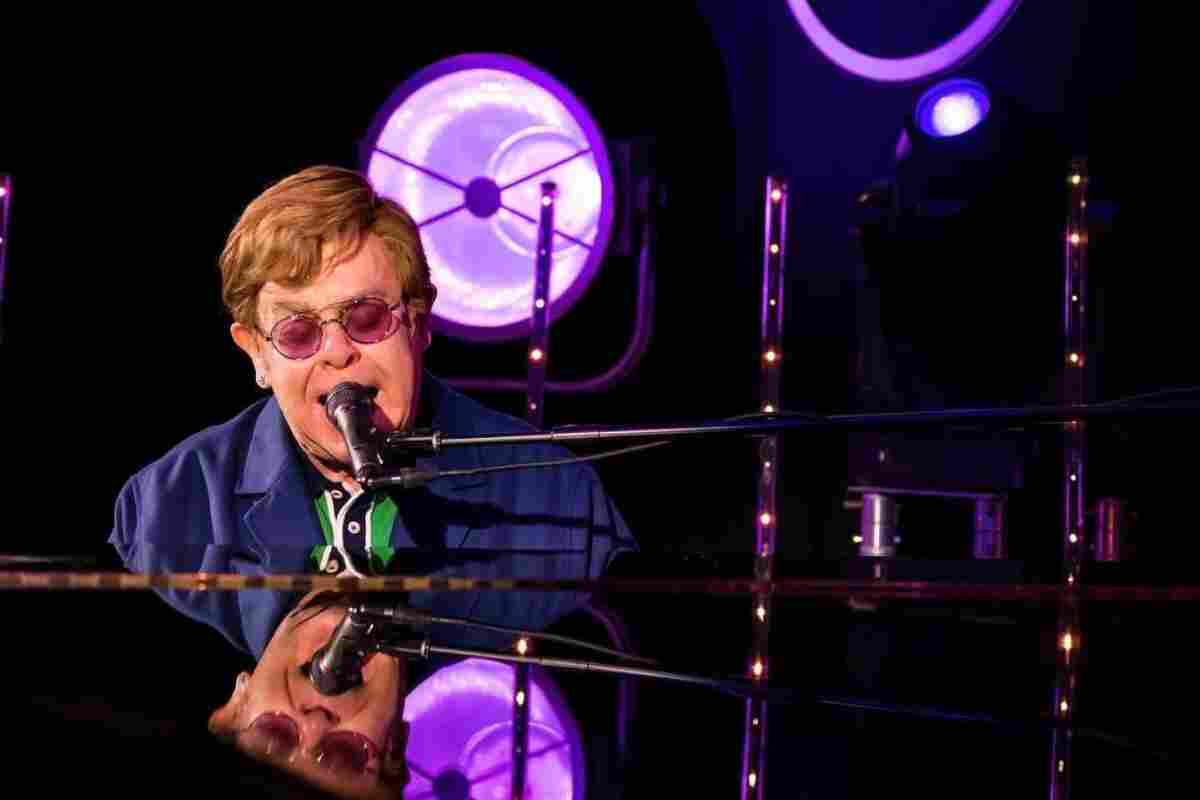 Elton John hospitalizado tras aparatosa caída que sufrió en su villa en Niza, Francia