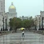 Idalia toca tierra en el extremo occidental de Cuba aún como tormenta tropical