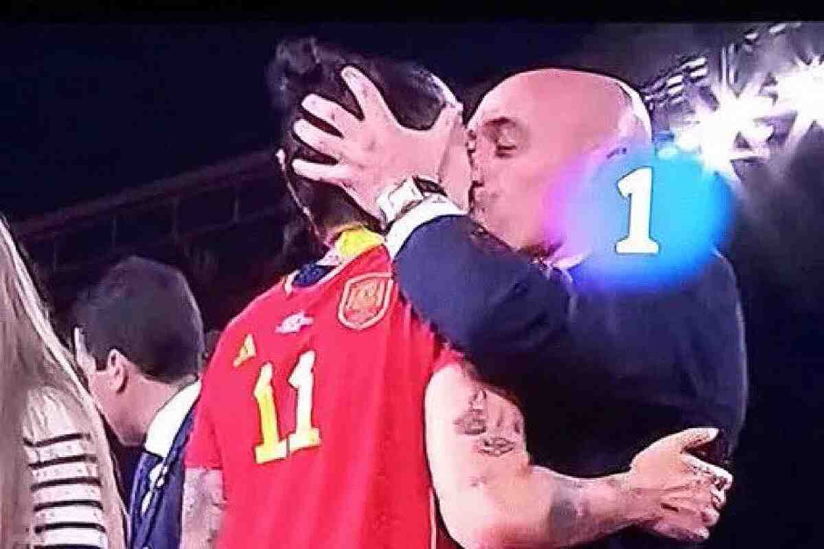 Jenni Hermoso explica el beso con Rubiales: "Fue un gesto natural de cariño y agradecimiento"