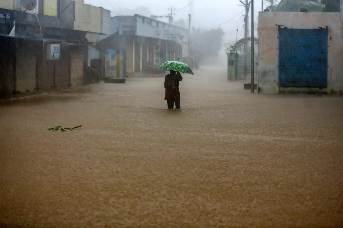 La India prosigue las labores de rescate por las fuertes lluvias en el norte del país