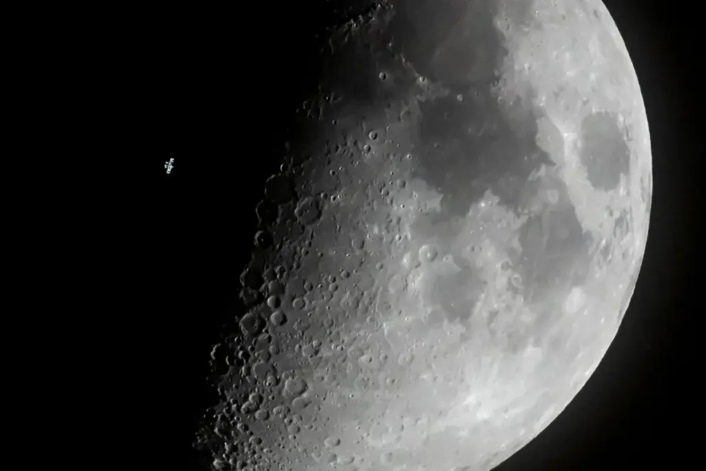 India - La Luna vuelve a estar de moda - en busca de agua y de un salto hacia otros planeta