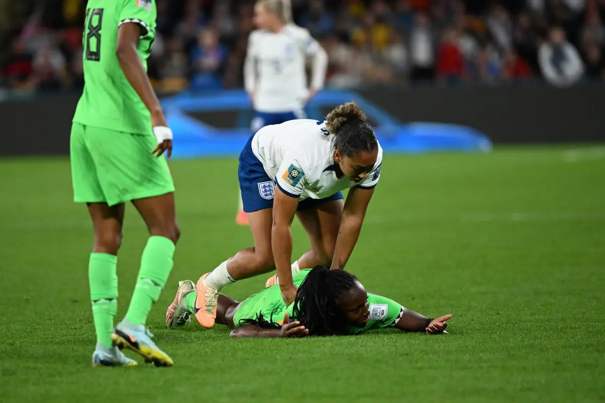 La inglesa Lauren James se disculpa por la agresión a una rival nigeriana en un partido de octavos