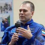 Los cosmonautas rusos de la EEI inician la caminata espacial