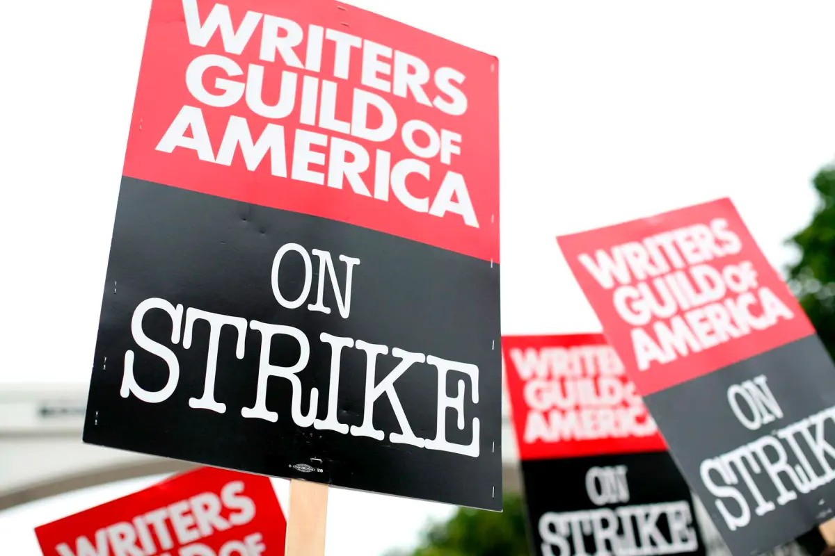 Los guionistas de Hollywood en huelga valoran una nueva propuesta de los estudios de cine