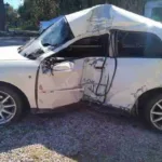 Murió el conductor de un auto que chocó contra una columna y quedó aplastado por ella en Maldonado