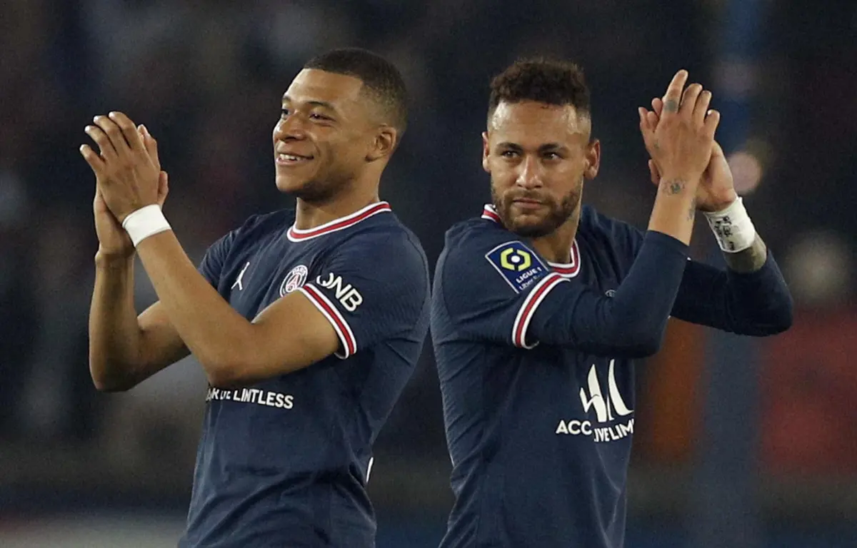 Mbappé inicia la Ligue 1 en la grada