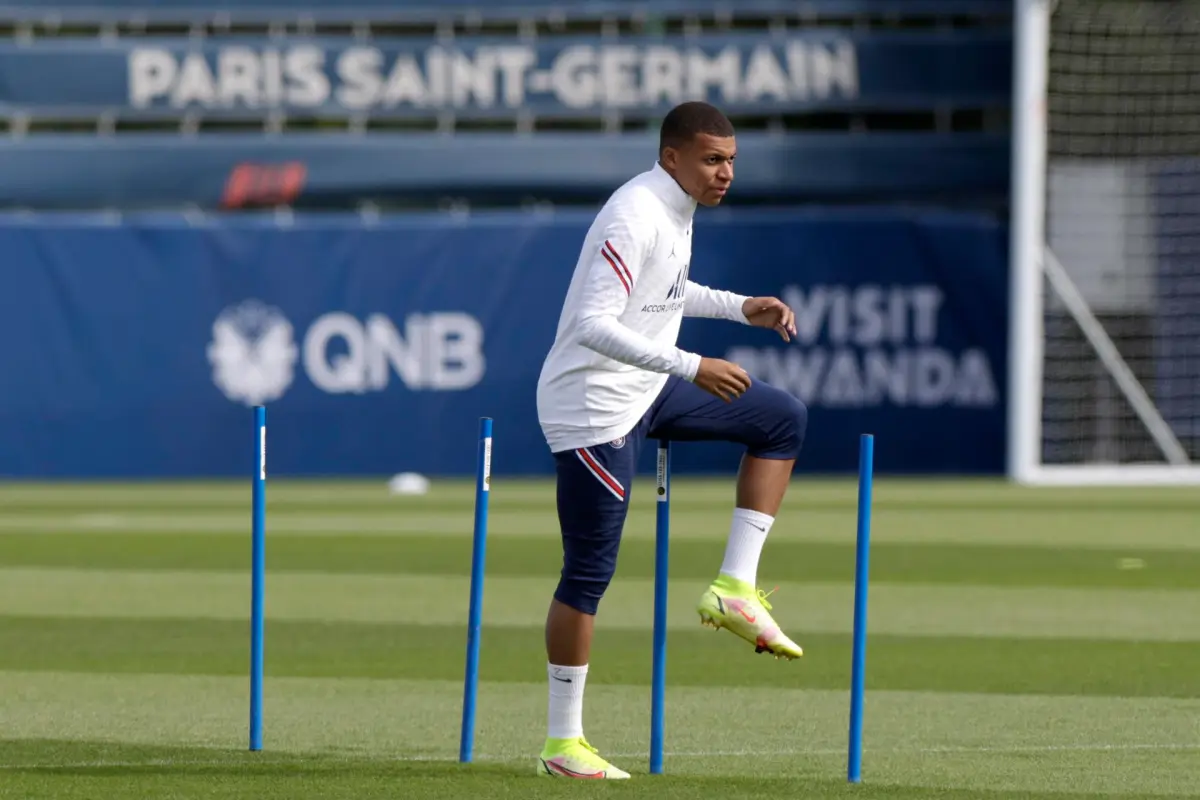 Mbappé sigue apartado y se entrena con los descartados